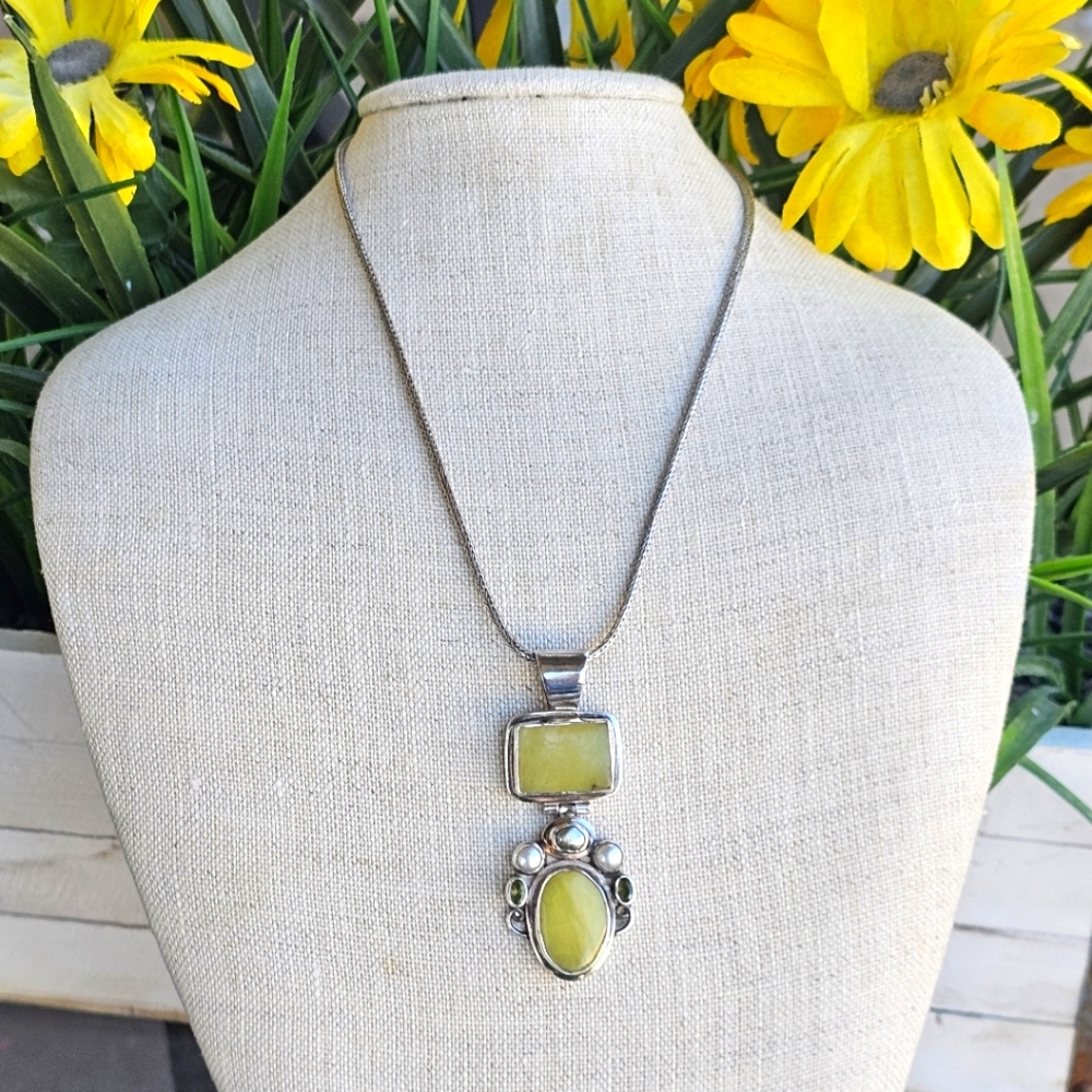 925 signed sterling/ peridot/ pearl pendant